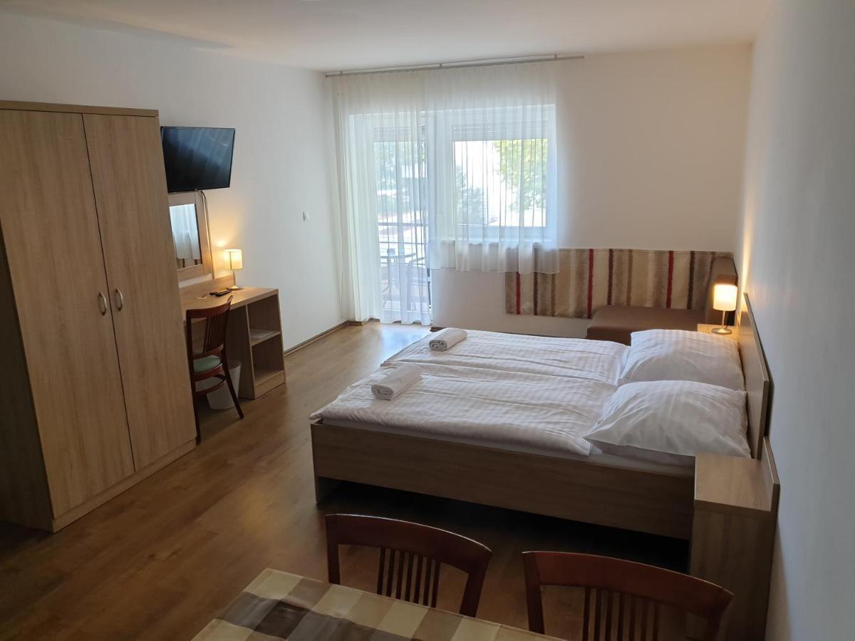 Adam Apartmanhaz Шіофок Екстер'єр фото
