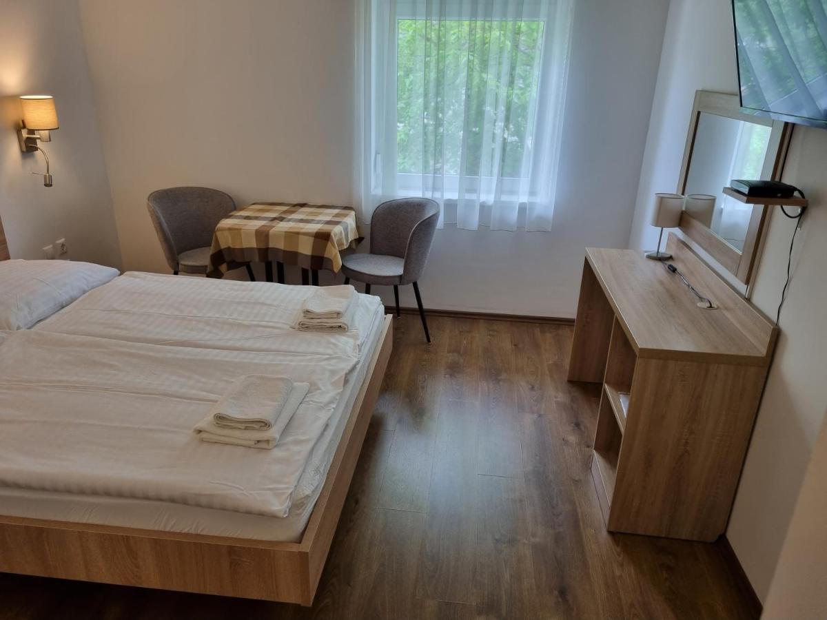 Adam Apartmanhaz Шіофок Номер фото