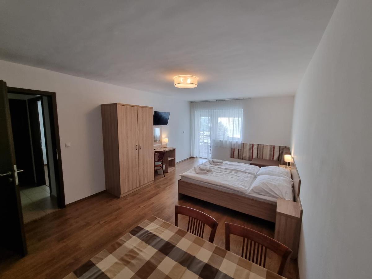 Adam Apartmanhaz Шіофок Екстер'єр фото