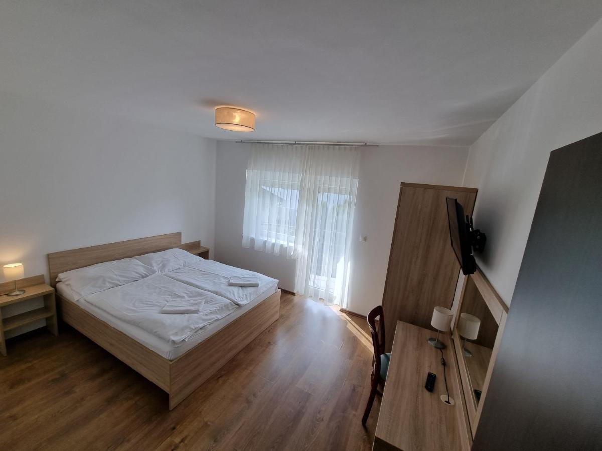 Adam Apartmanhaz Шіофок Екстер'єр фото