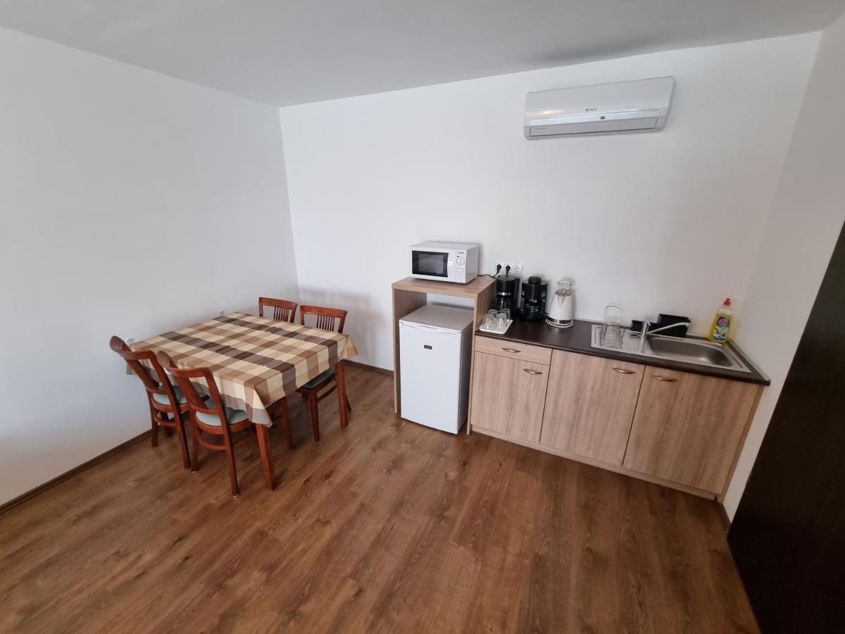 Adam Apartmanhaz Шіофок Екстер'єр фото