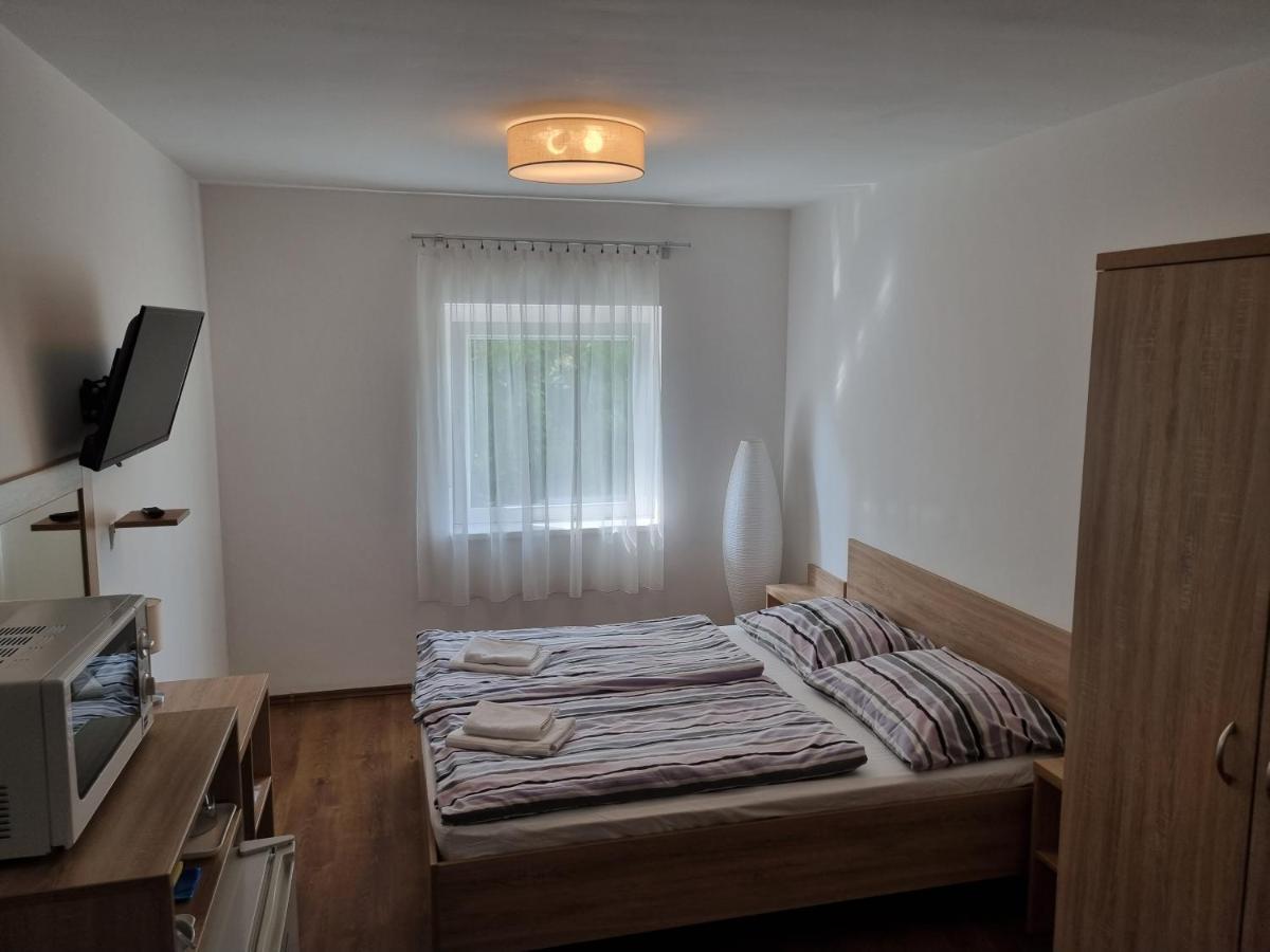 Adam Apartmanhaz Шіофок Екстер'єр фото