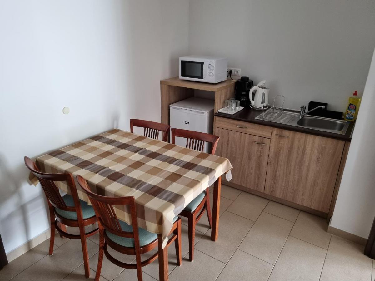 Adam Apartmanhaz Шіофок Екстер'єр фото