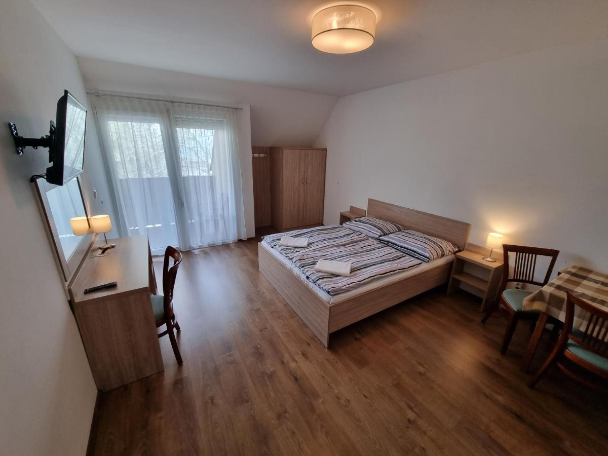 Adam Apartmanhaz Шіофок Екстер'єр фото
