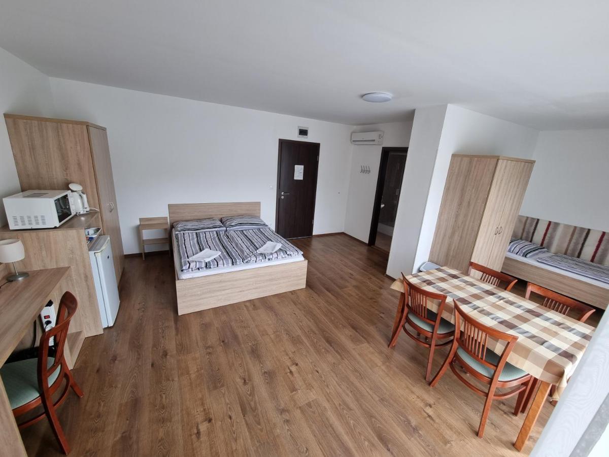 Adam Apartmanhaz Шіофок Екстер'єр фото