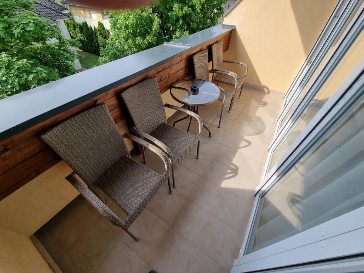 Adam Apartmanhaz Шіофок Номер фото
