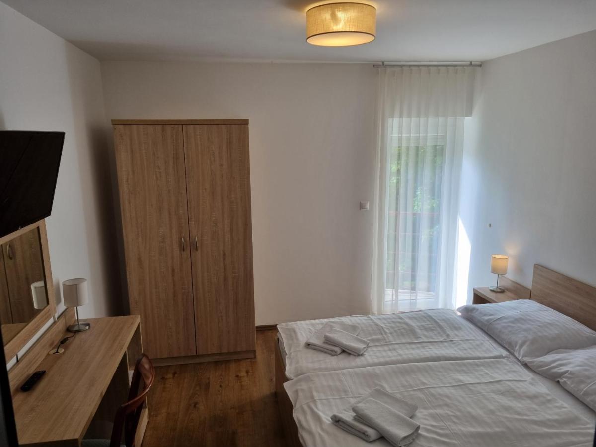 Adam Apartmanhaz Шіофок Екстер'єр фото