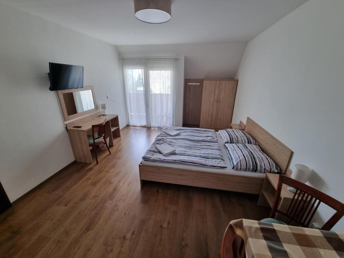 Adam Apartmanhaz Шіофок Екстер'єр фото