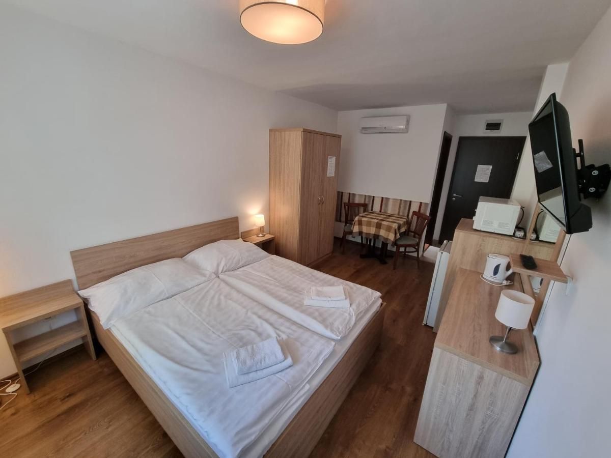 Adam Apartmanhaz Шіофок Номер фото