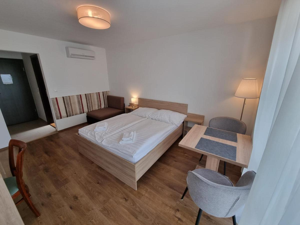 Adam Apartmanhaz Шіофок Екстер'єр фото