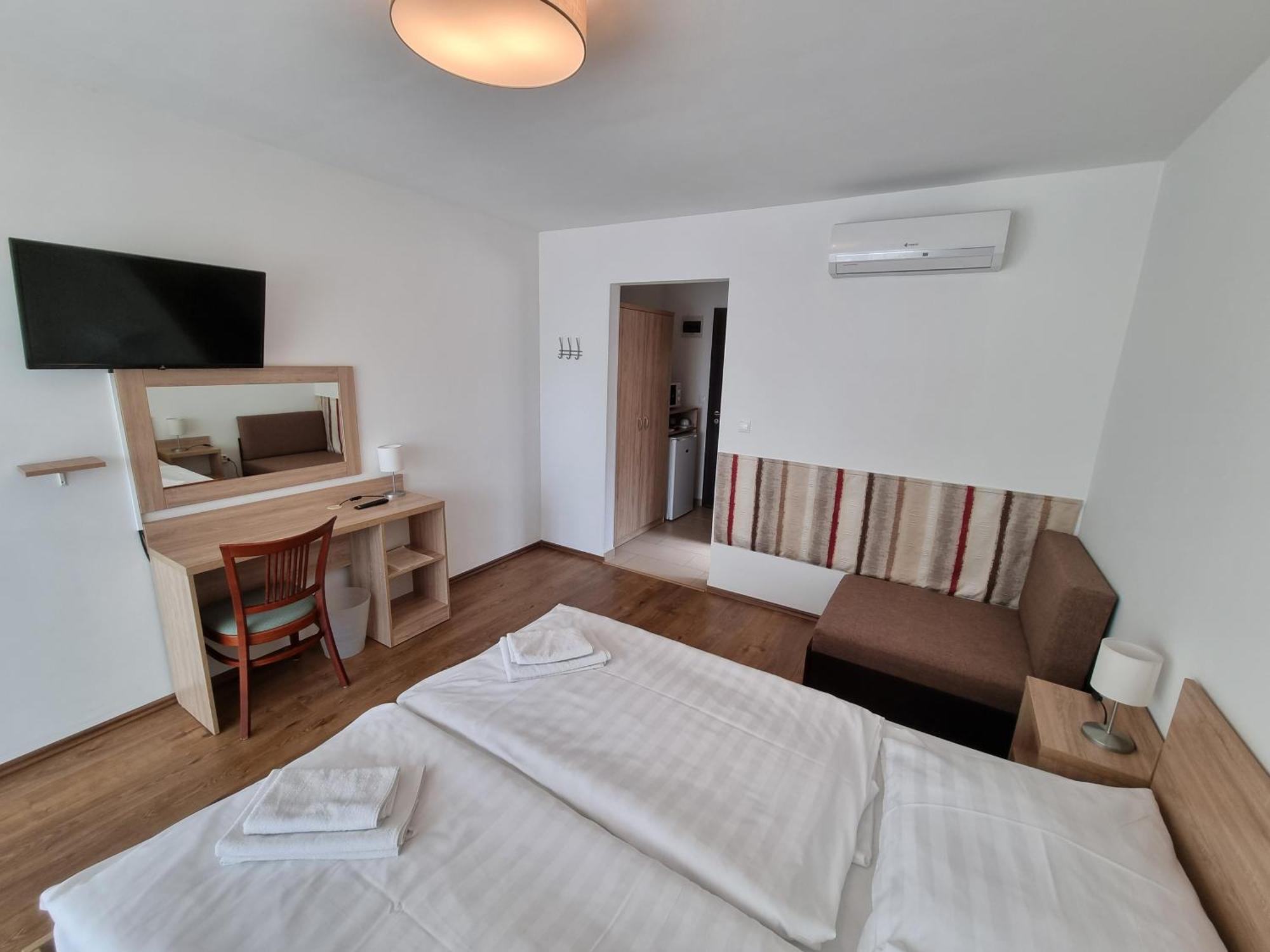Adam Apartmanhaz Шіофок Номер фото