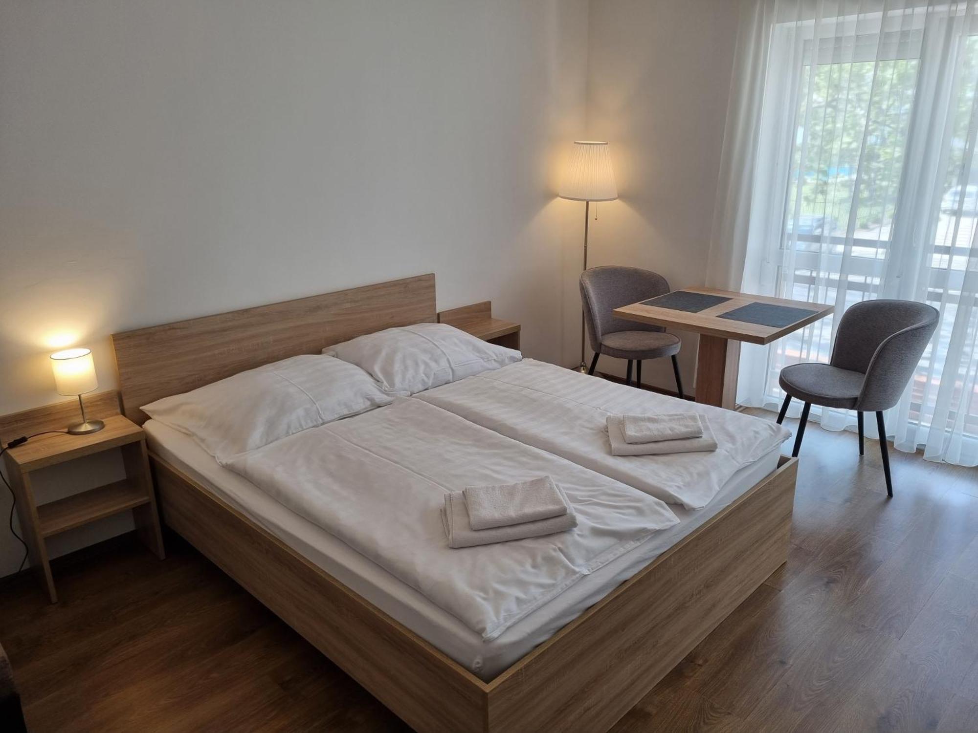 Adam Apartmanhaz Шіофок Номер фото