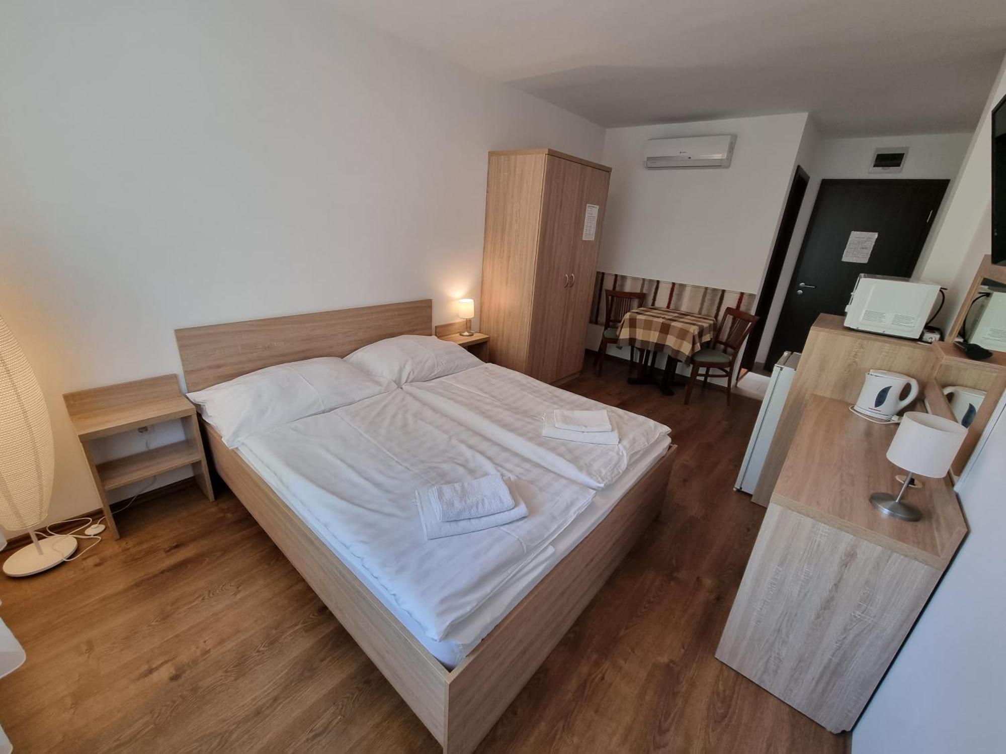 Adam Apartmanhaz Шіофок Номер фото