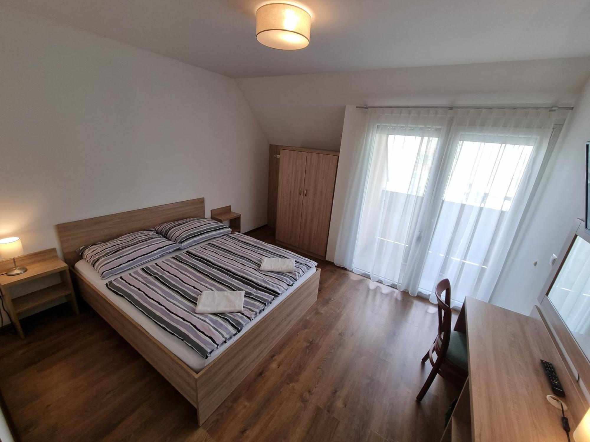 Adam Apartmanhaz Шіофок Номер фото