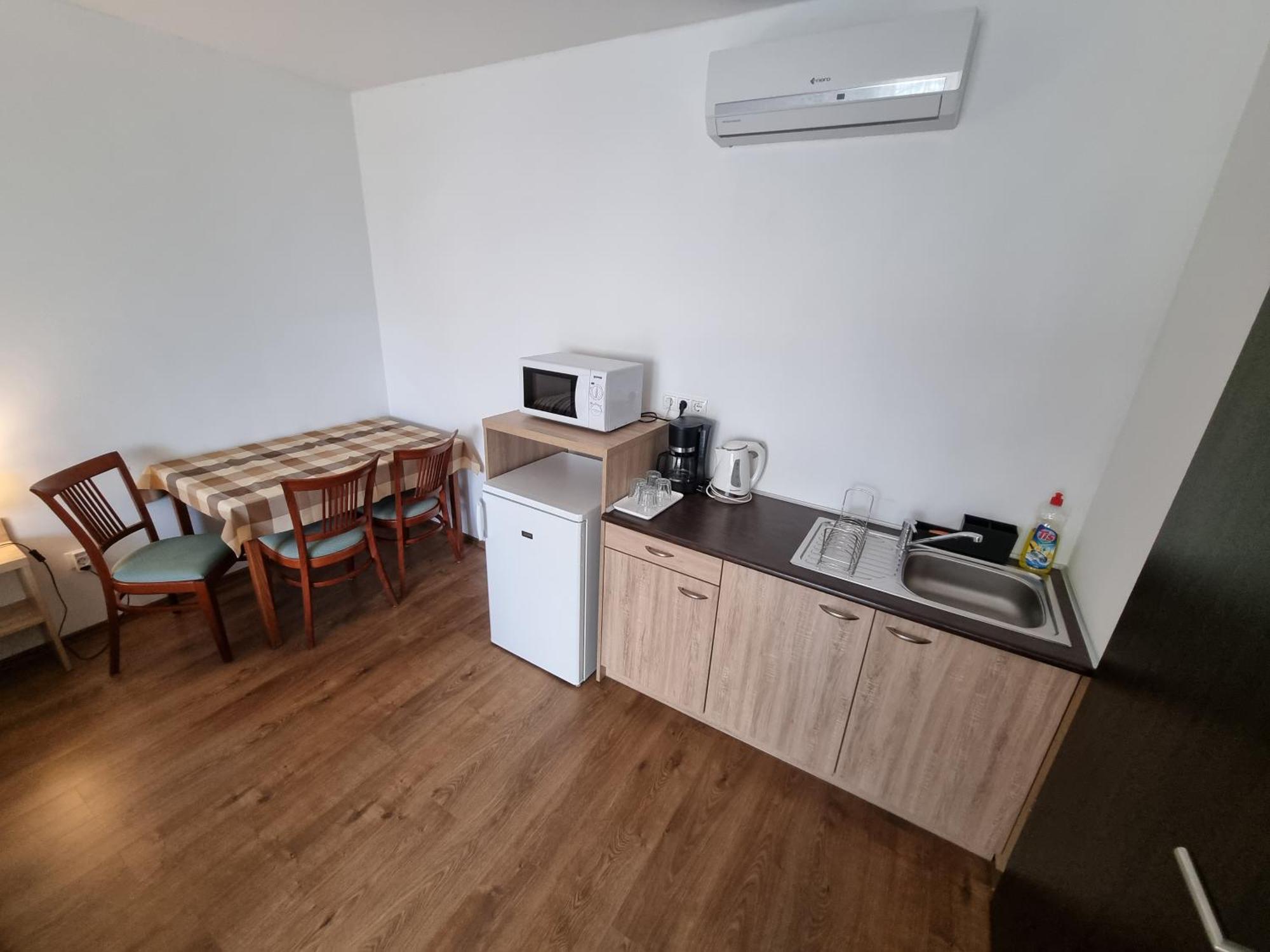 Adam Apartmanhaz Шіофок Номер фото