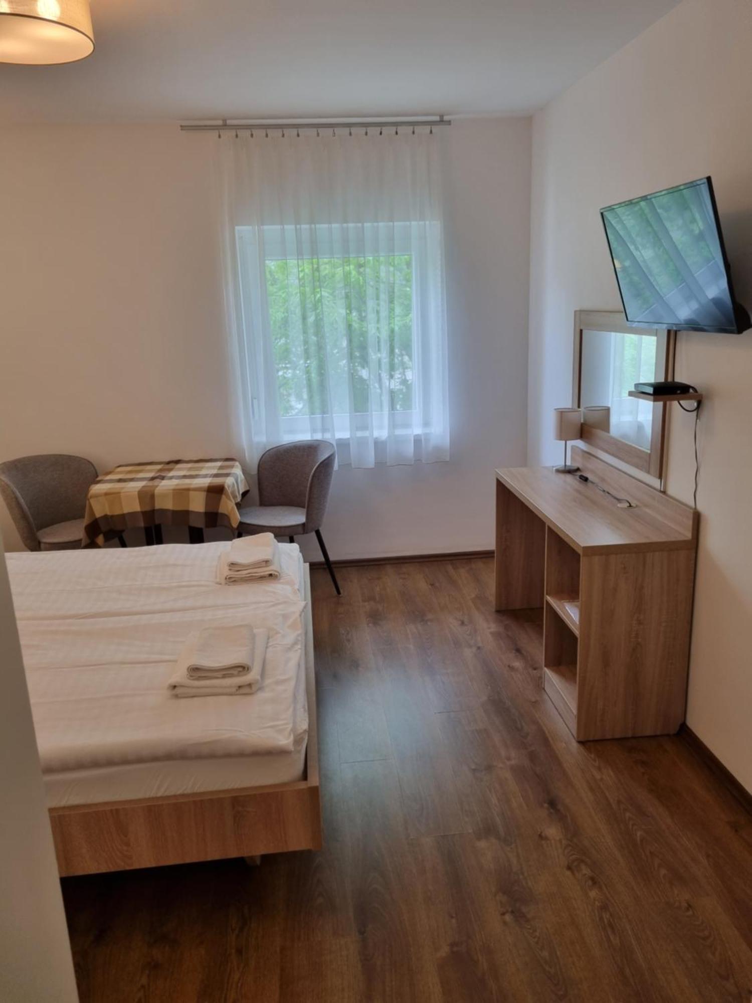 Adam Apartmanhaz Шіофок Номер фото