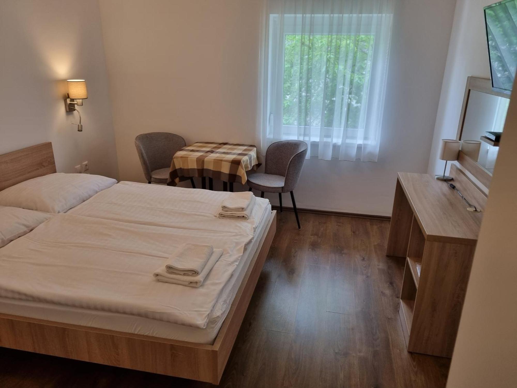 Adam Apartmanhaz Шіофок Номер фото