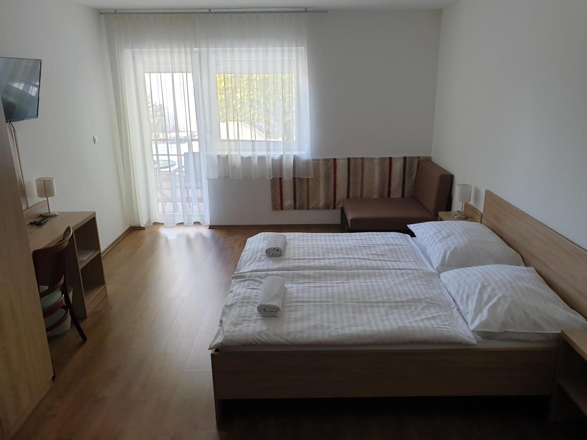 Adam Apartmanhaz Шіофок Номер фото