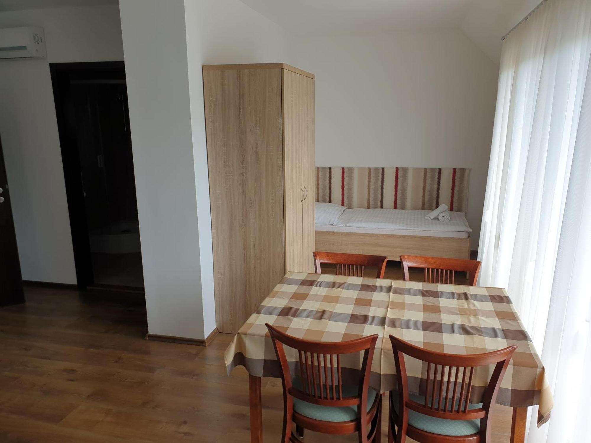 Adam Apartmanhaz Шіофок Номер фото