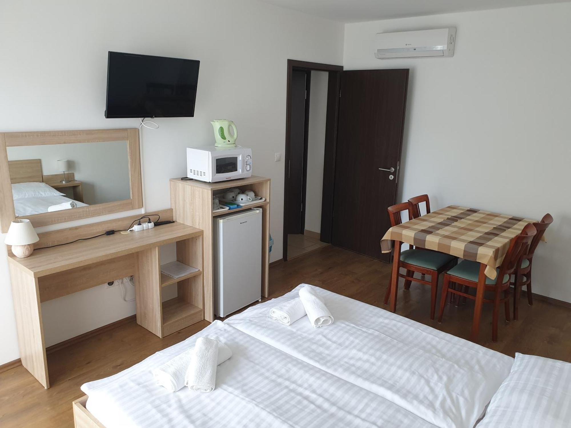 Adam Apartmanhaz Шіофок Номер фото