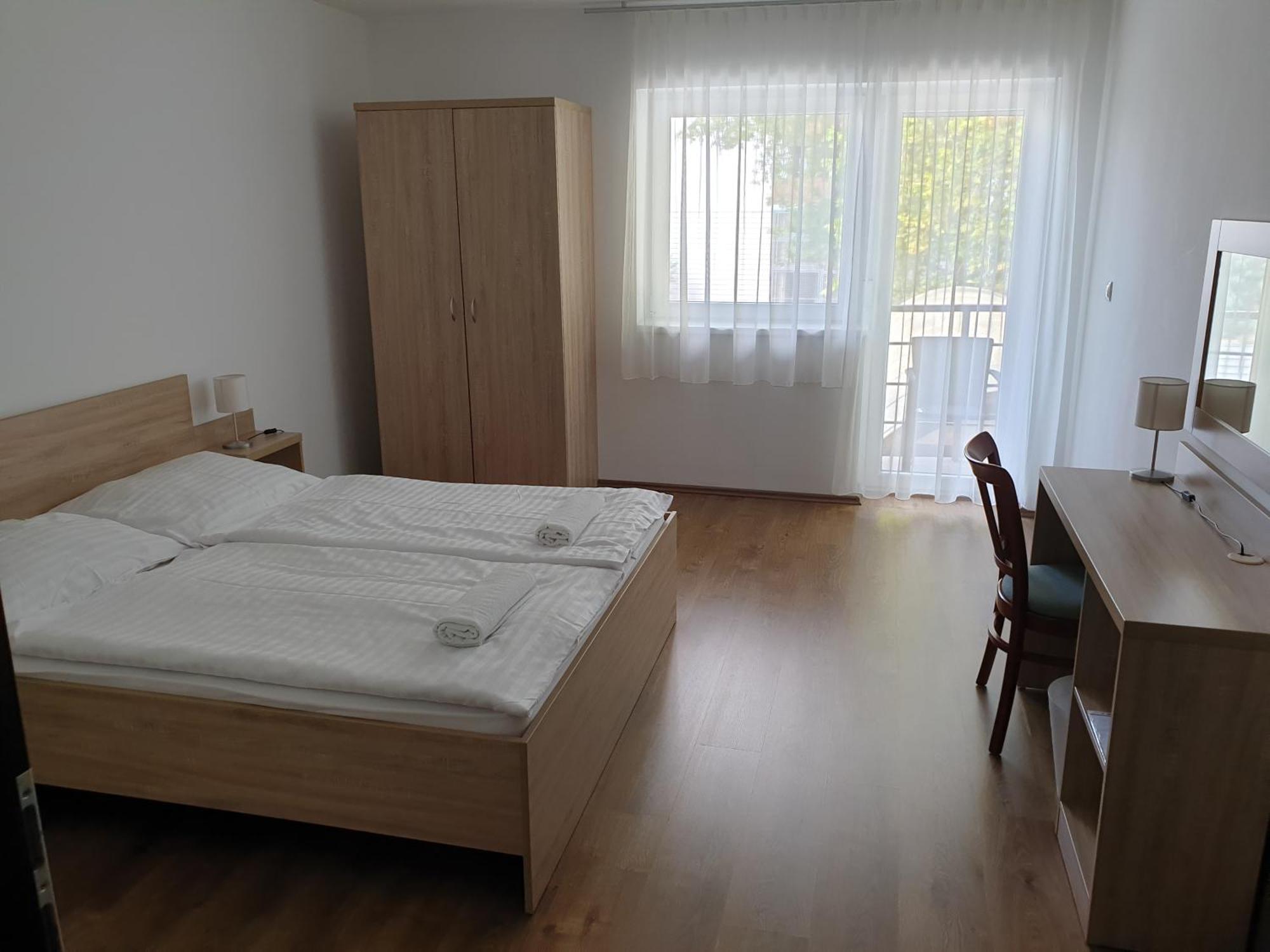 Adam Apartmanhaz Шіофок Номер фото