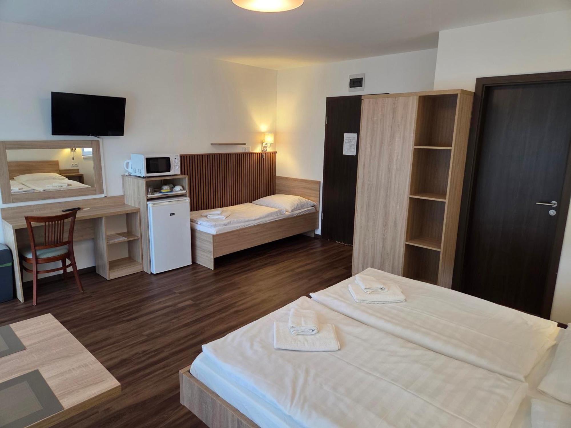 Adam Apartmanhaz Шіофок Екстер'єр фото
