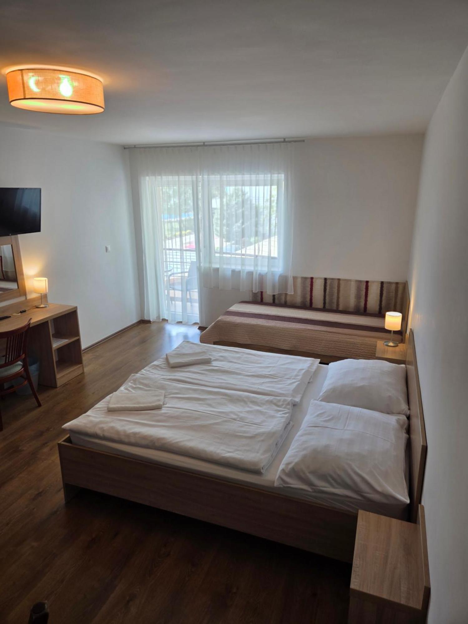 Adam Apartmanhaz Шіофок Екстер'єр фото