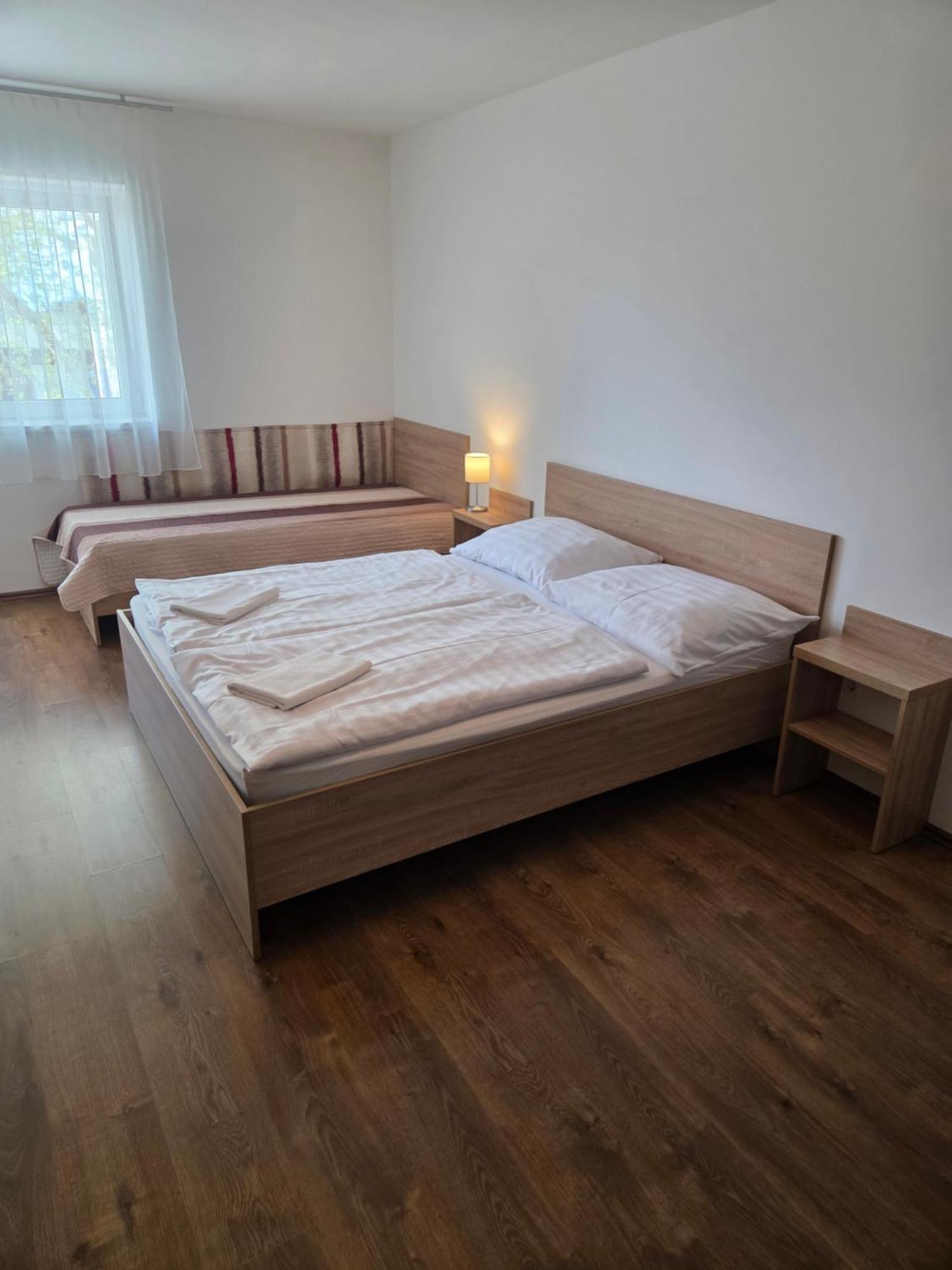 Adam Apartmanhaz Шіофок Екстер'єр фото
