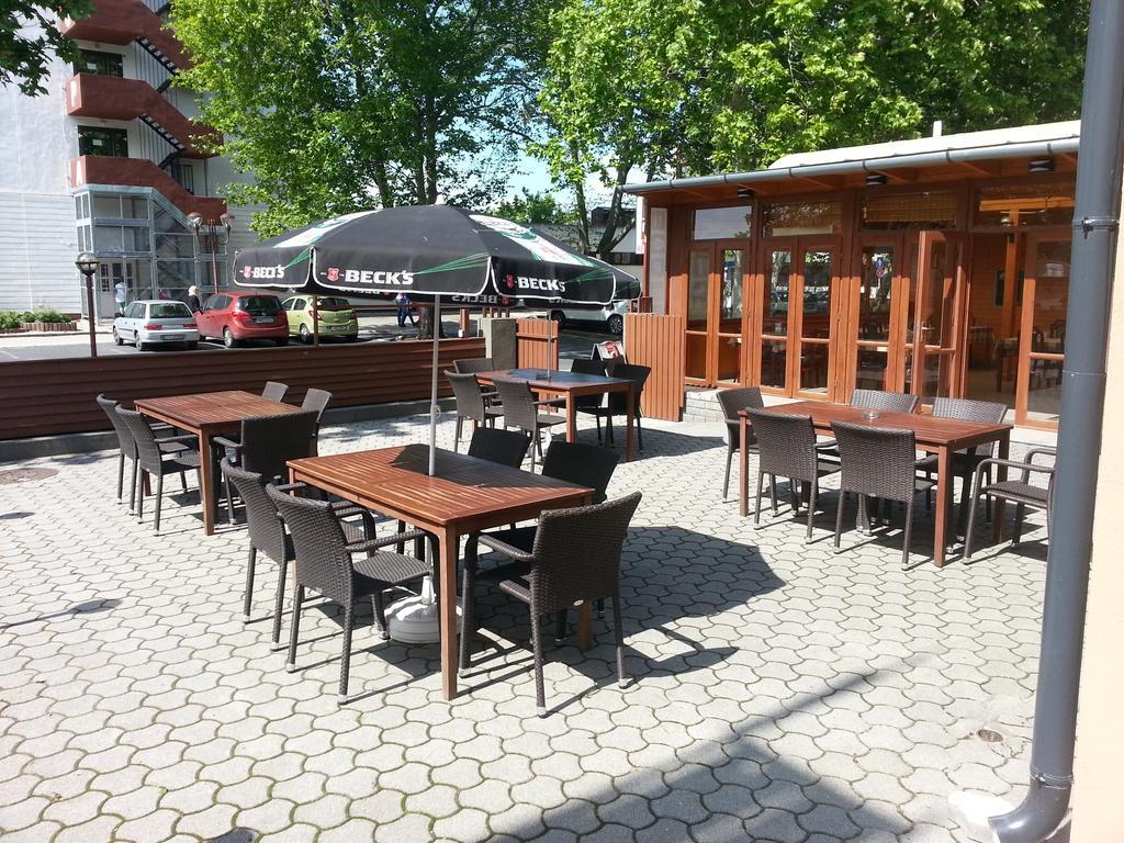 Adam Apartmanhaz Шіофок Екстер'єр фото